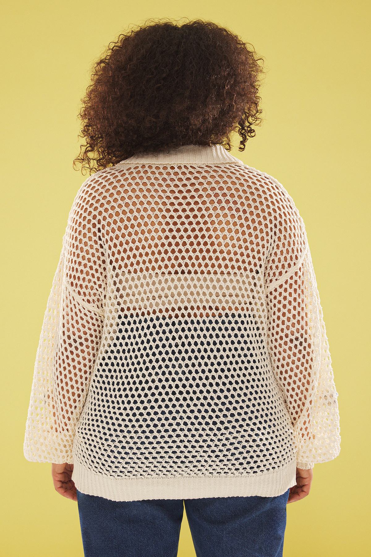Trendyol Curve-Ecrufarbener Strickpullover mit Blumenstickerei und Polokragen TBBSS25AN00002 5