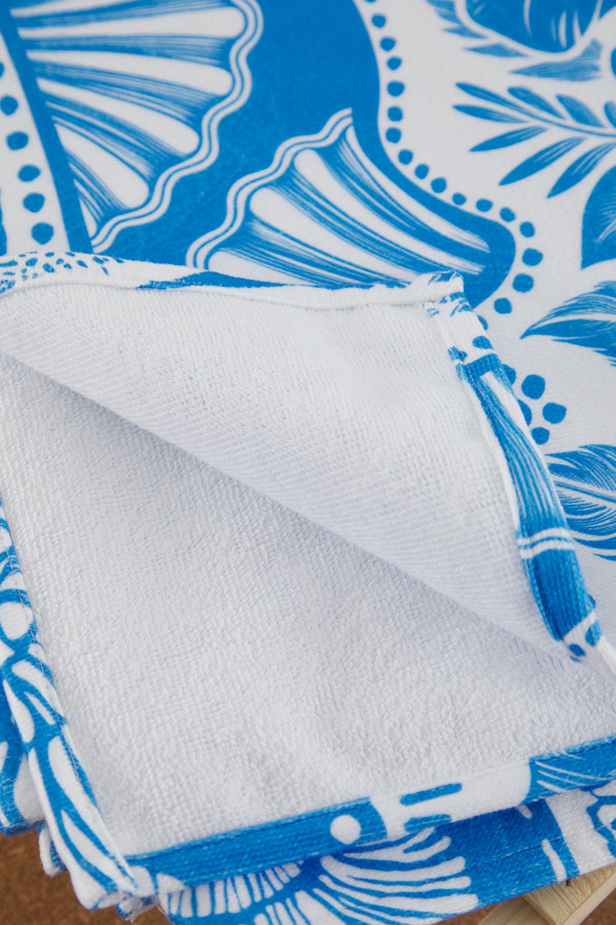 Trendyol Collection-Strandtuch mit tropischem Muster TBESS25PH00000 5