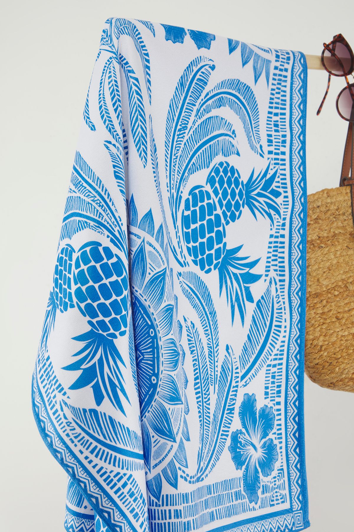 Trendyol Collection-Strandtuch mit tropischem Muster TBESS25PH00000 3