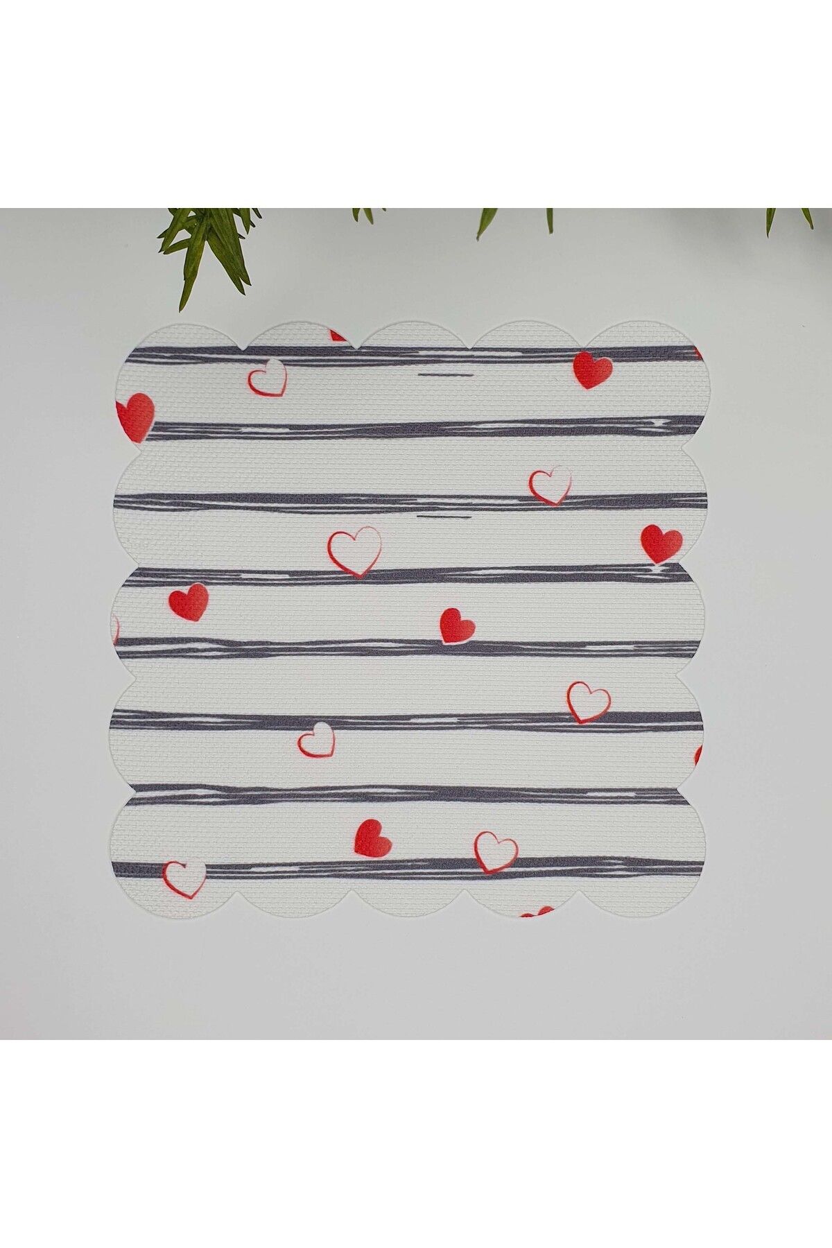 decofav-Laser Cut Fabric Cocktail Napkin with Heart and Line Design 1 Piece 1