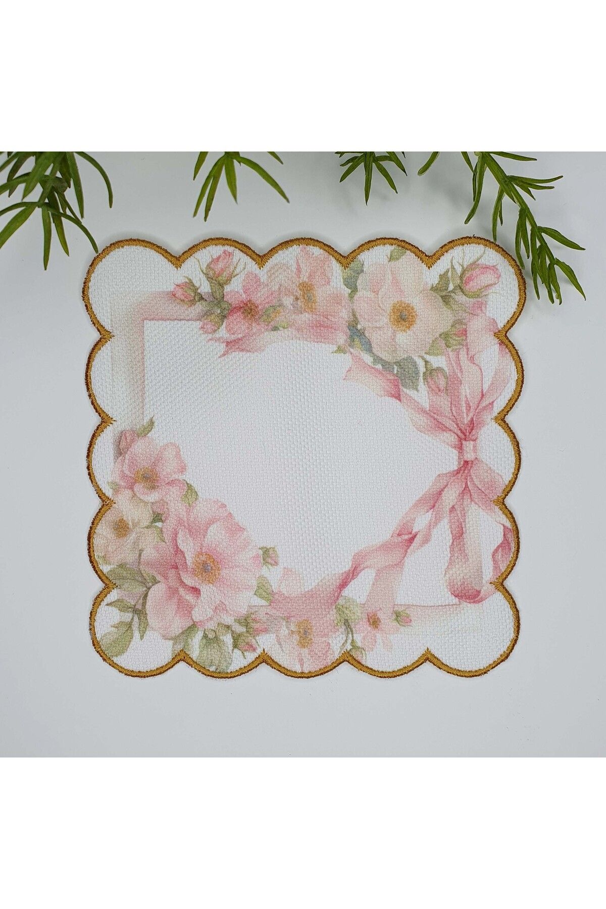 decofav Romantik Pastel Çiçekler ve Kurdele Desenli Nakış Kenar Yıkanabilir Kokteyl Peçetesi 1 Adet