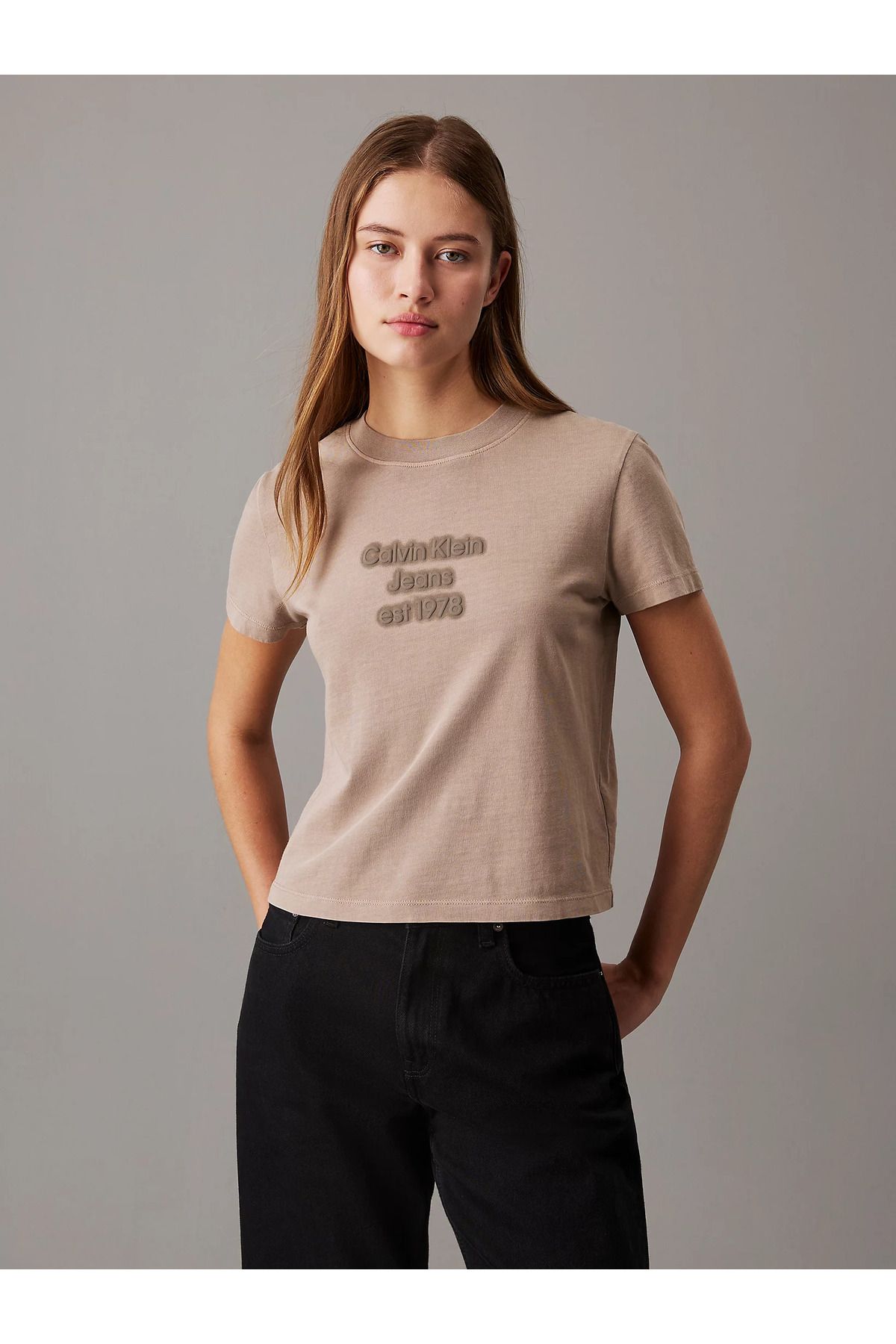 Calvin Klein Kadın Kısa Kollu Pamuklu Günlük Bej T-Shirt J20J224988-PFW