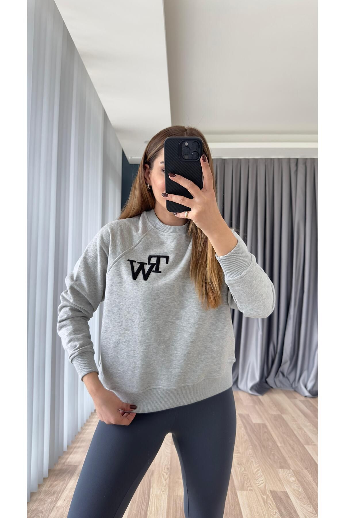 pelin yıldız butik TW Yazı İşlemeli Şardonsuz Sweat