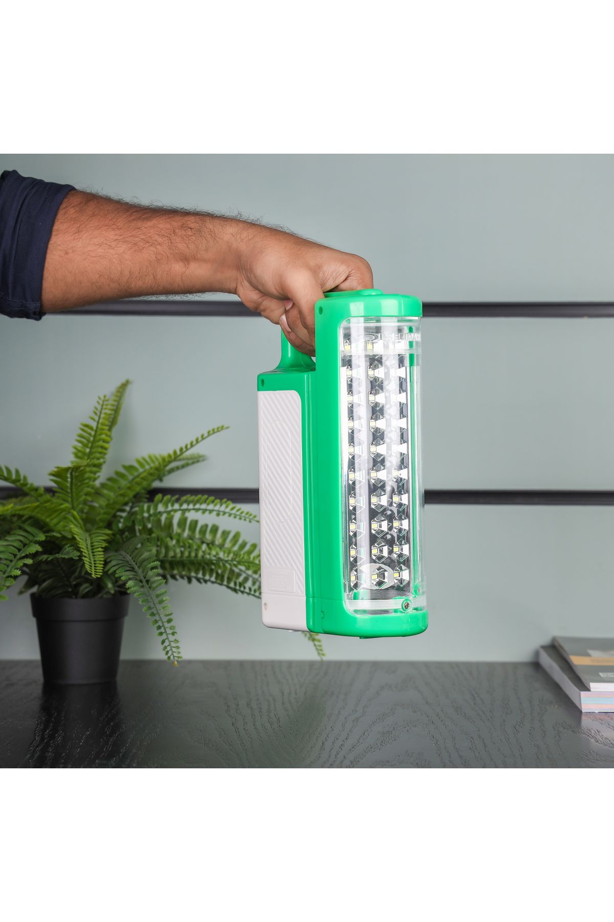 Olsenmark-فانوس LED قابل لإعادة الشحن - OME2829/ تصميم موفر للطاقة 3