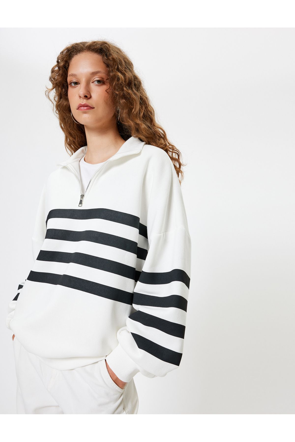 Koton KT - Oversize Sweatshirt Yarım Fermuarlı Şerit Detaylı Uzun Kollu Şardonlu