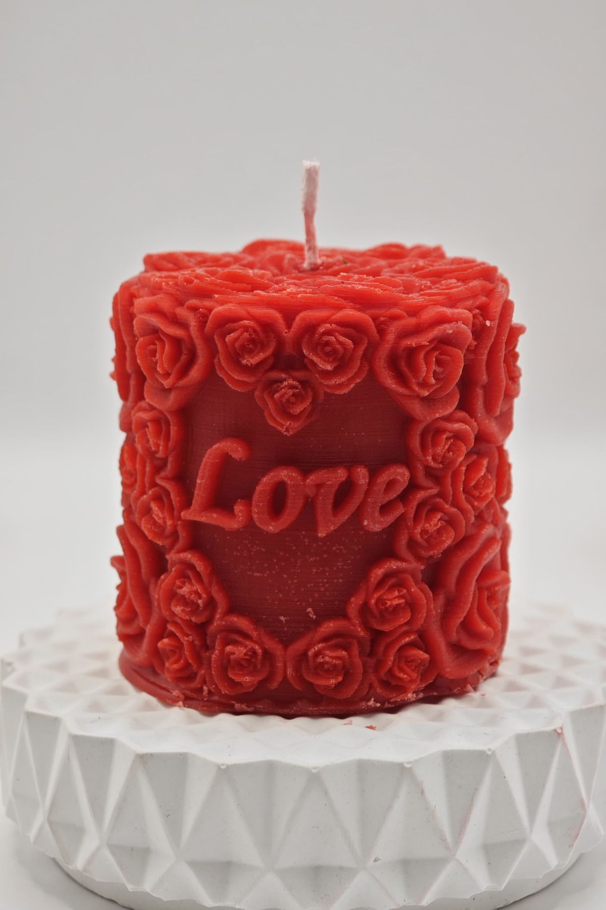 CandleCastCreation LOVE YAZILI GÜL DETAYLI KIRMIZI KOKULU MUM