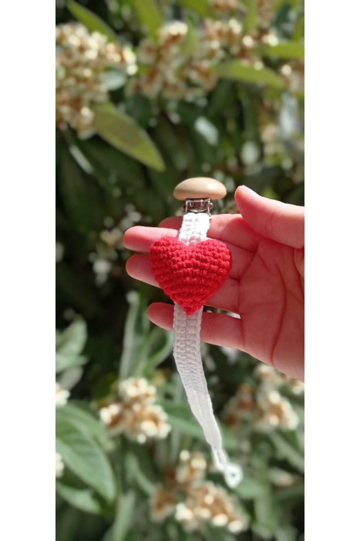 Masal Örgü Dünyası Kalpli Emzik Askısı Kırmızı fotoğrafı 5 (önizleme)
