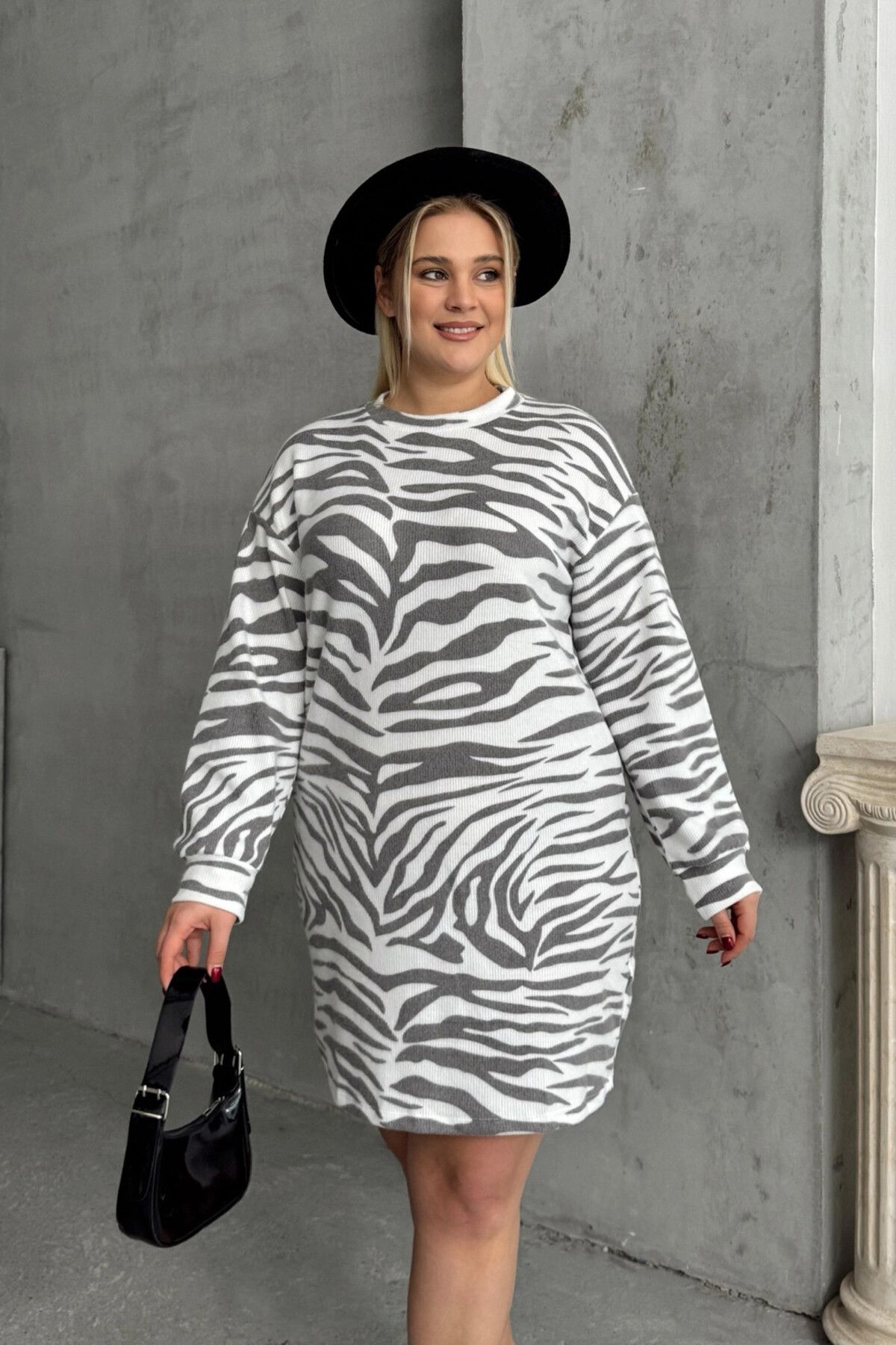 Stil Diva Büyük Beden Uzun Kollu Bisiklet Yaka Zebra Desenli Mini Elbise 84-194