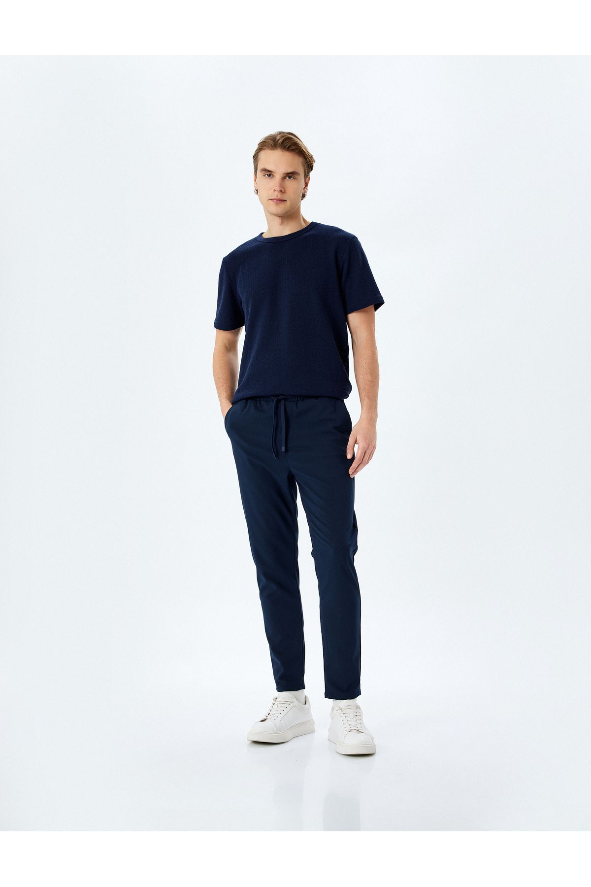 Koton Yeni Sezon Slim Fit Cep Detaylı Viskon Karışımlı Beli Bağcıklı Pantolon