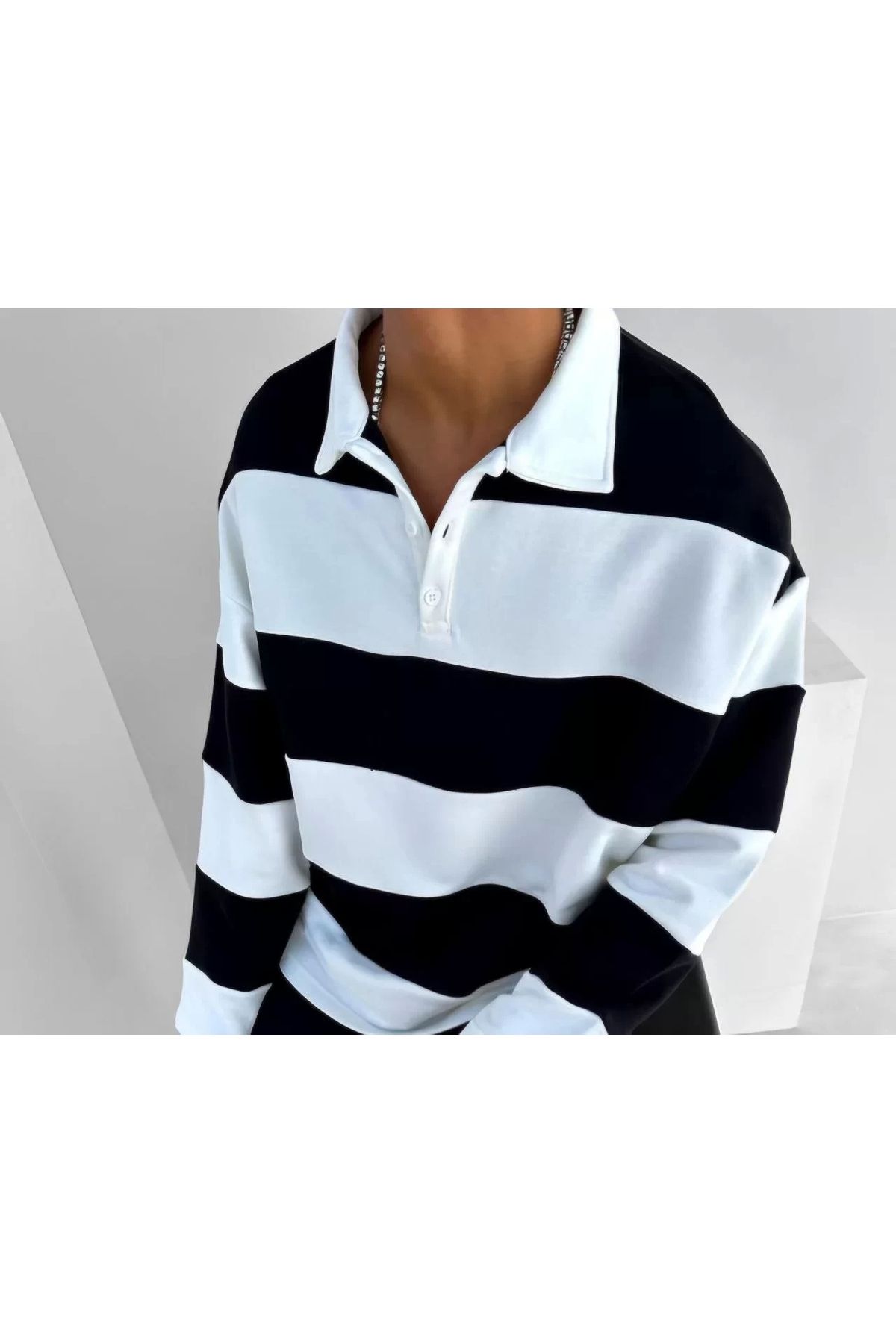 AE Stil Unisex Üç İplik Parçalı Yakalı SweatShirt - Siyah