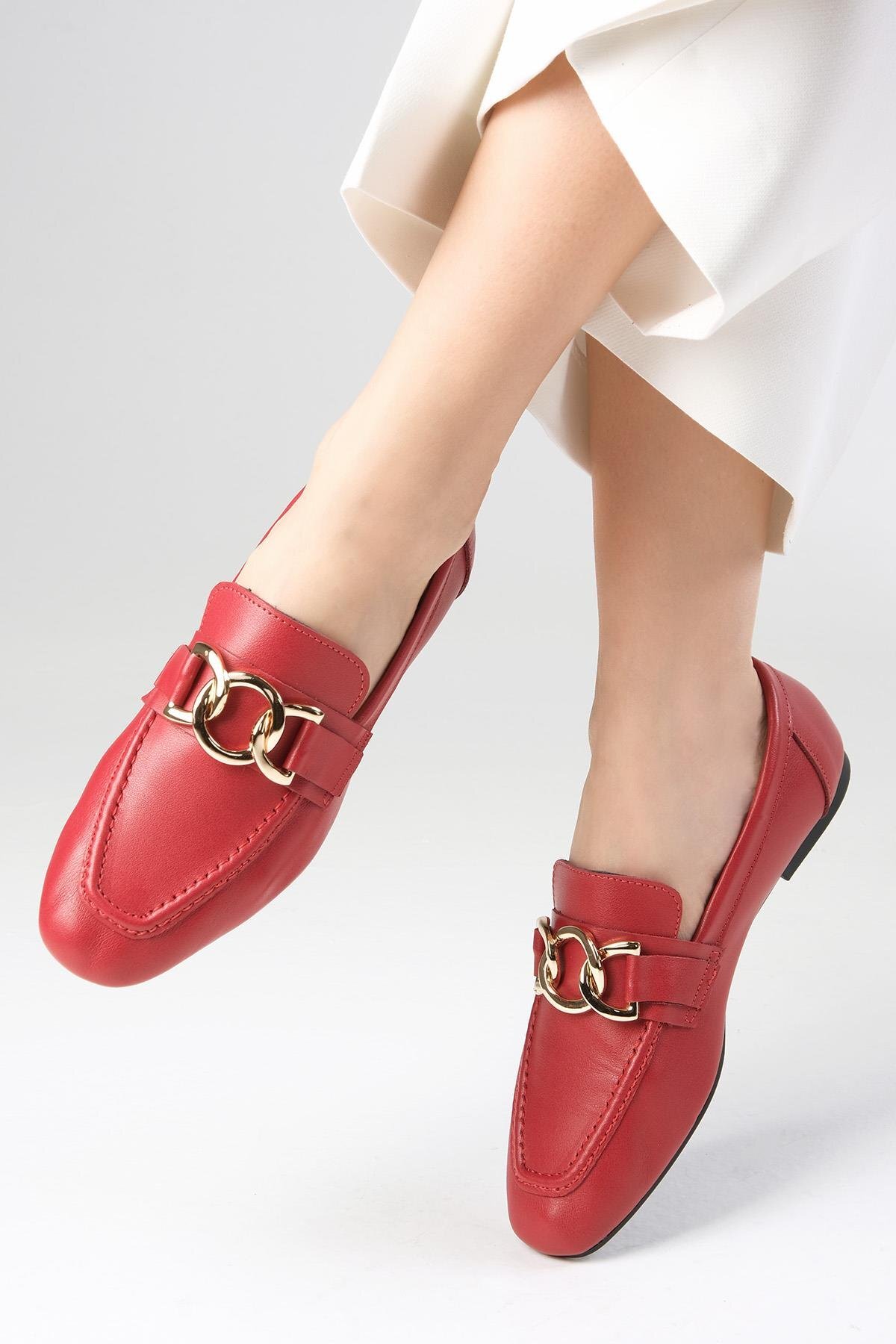 Mio Gusto  Dakota Hakiki Deri Kırmızı Renk Zincir Aksesuarlı Küt Burunlu Kadın Loafer Ayakkabı - Görsel 6