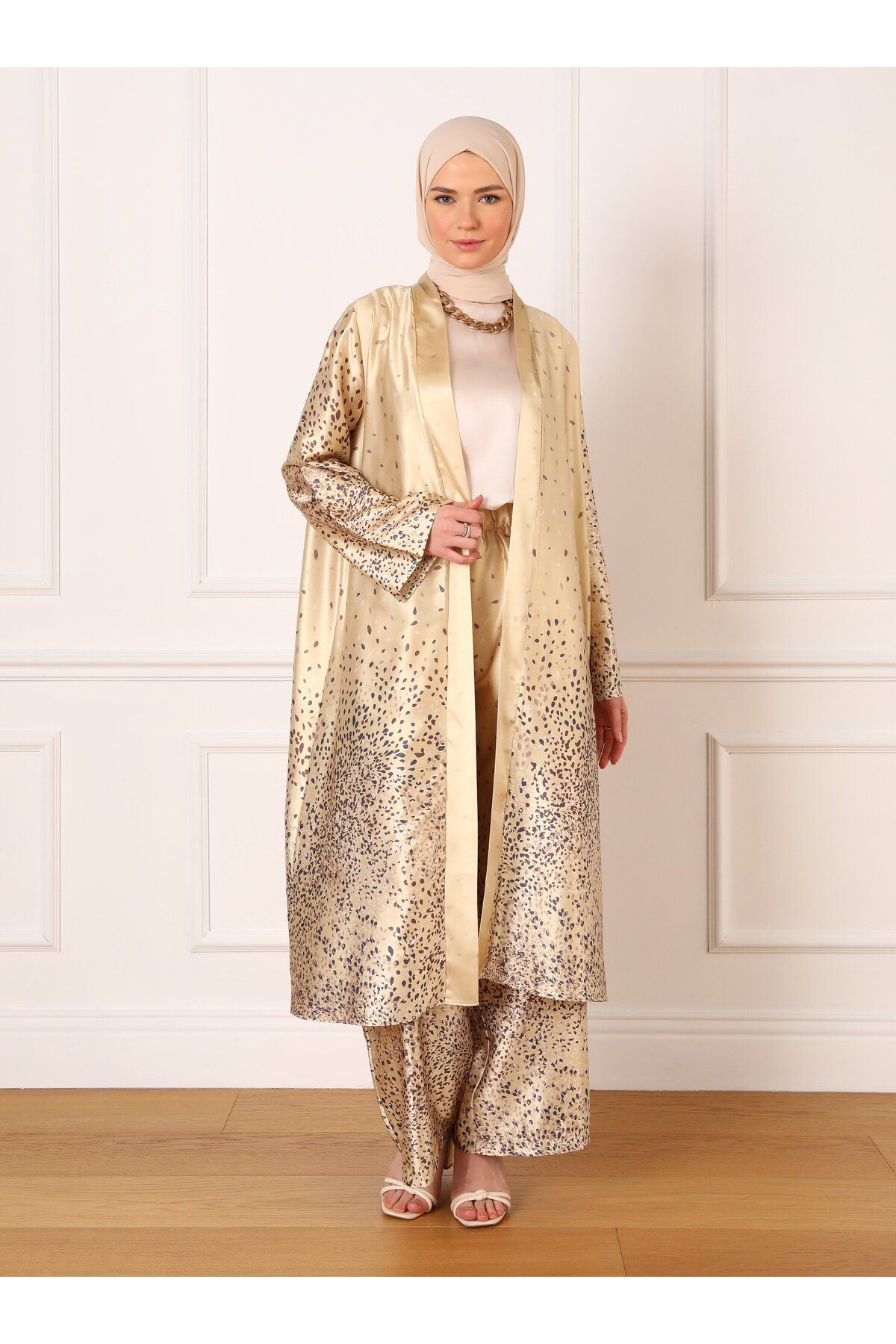 Refka-Beige Satin Set - Gradient Points and Patterned Refka 3