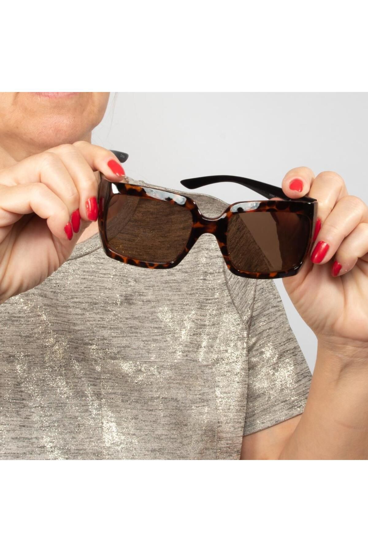 XOOM-Vision 023061   Model Women's Sunglasses 4