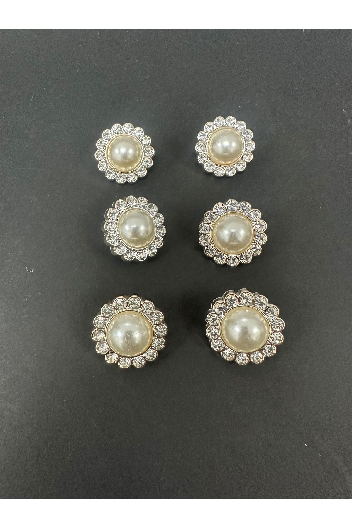 T.T-Polnet Button Pearled and Stoned Set of 6 Metalized Buttons in Size 40 1