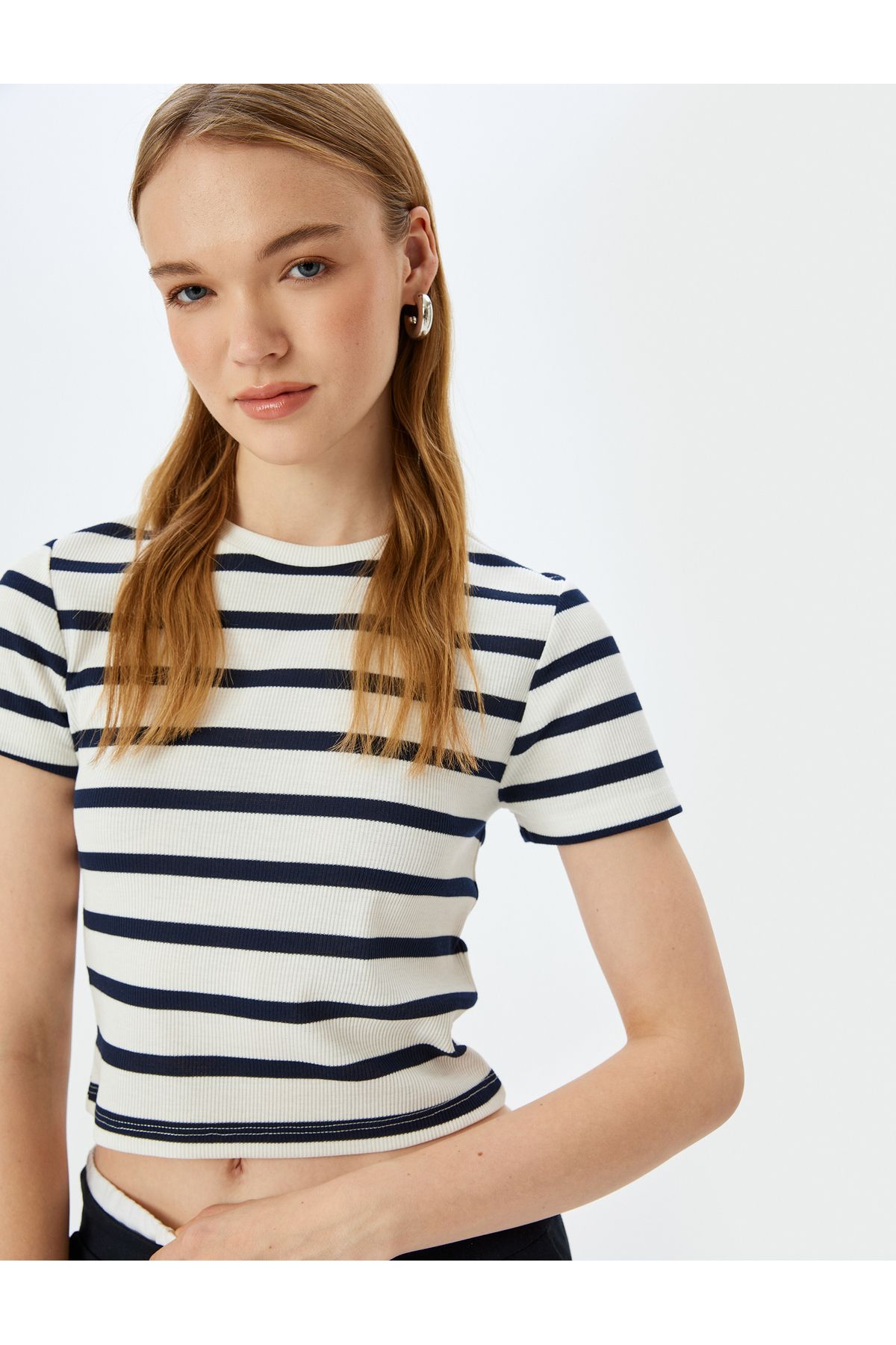 Koton Yeni Sezon Basic Çizgili Bisiklet Yaka Kısa Kollu Kaşkorse Slim Fit Kadın Tişört