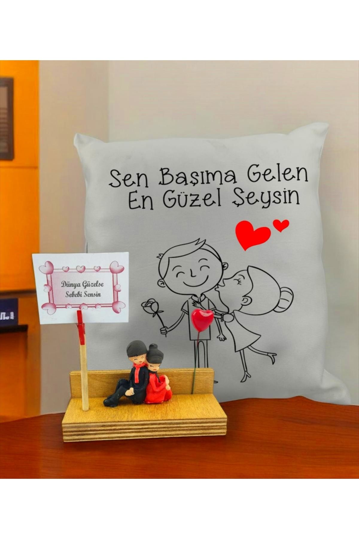 Hediyefoni Ahşap Üstünde Oturan Sevgililer Biblo Notluk Ve Yastık Hediyelik Set