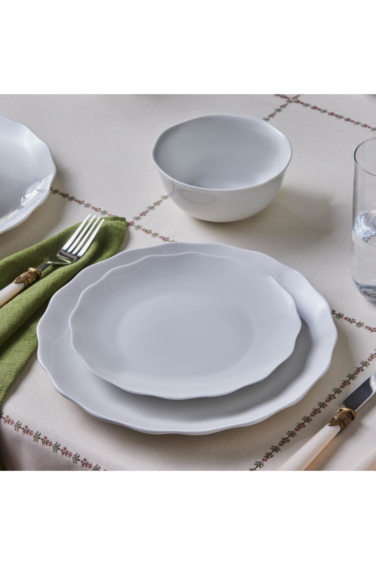 Karaca-Scalloped 18-teiliges Tafelservice für 6 Personen 12