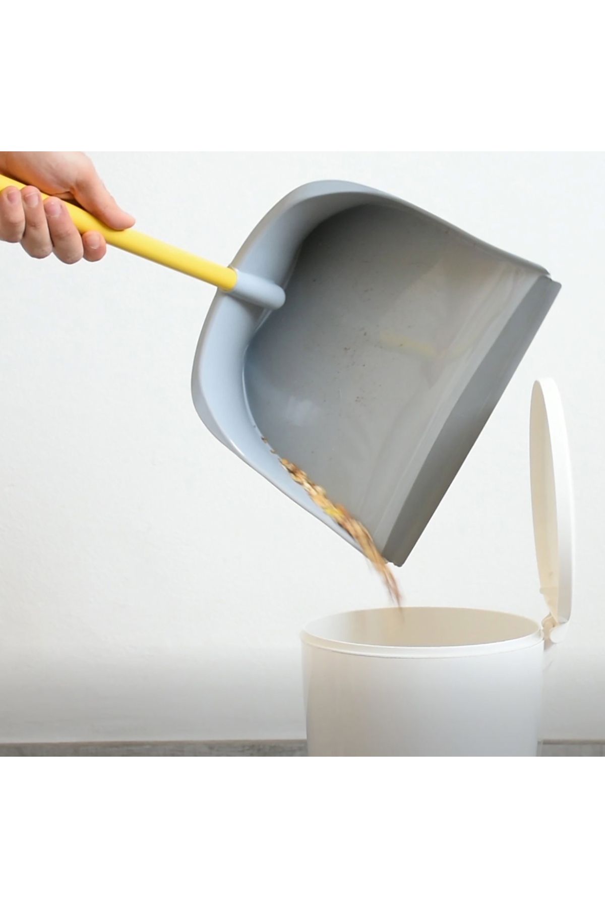 Apex-UPRIGHT DUSTPAN AND BROOM SWEEP SET (DUCK) 3