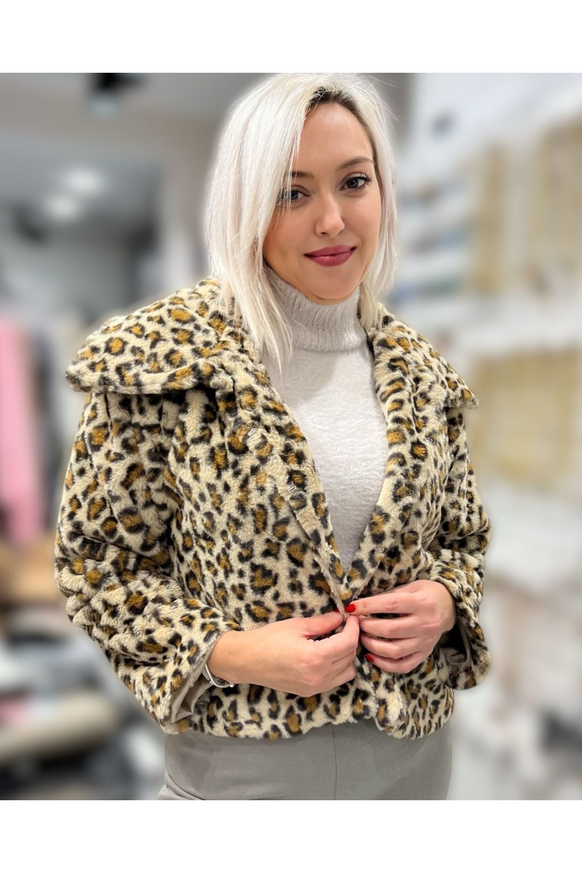 Butik Leoparlı Kürklü Mont