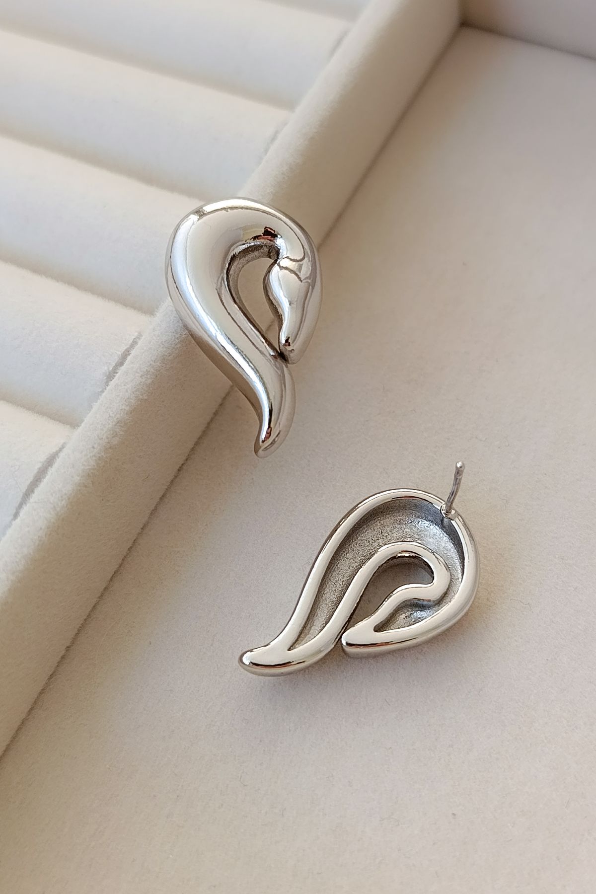 COSİTA-Swan Figure Silver Modern Casual Dress Earrings 4