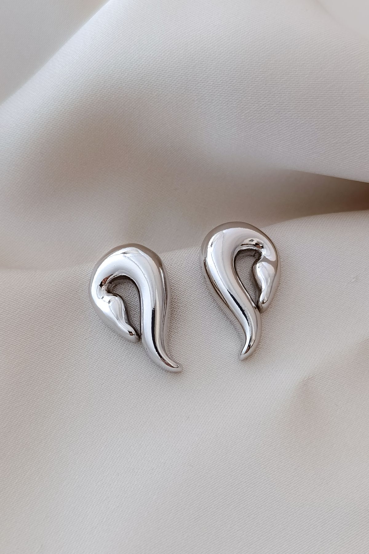 COSİTA-Swan Figure Silver Modern Casual Dress Earrings 7