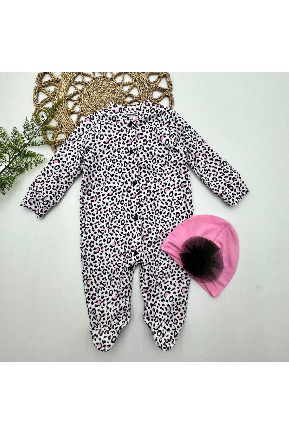velmorafashion 0-3-6-9 Ay Leopar Baskılı Tam Boy Çıtçıtlı Patikli Güllü Boneli Kız Bebek Tulumu Pembe