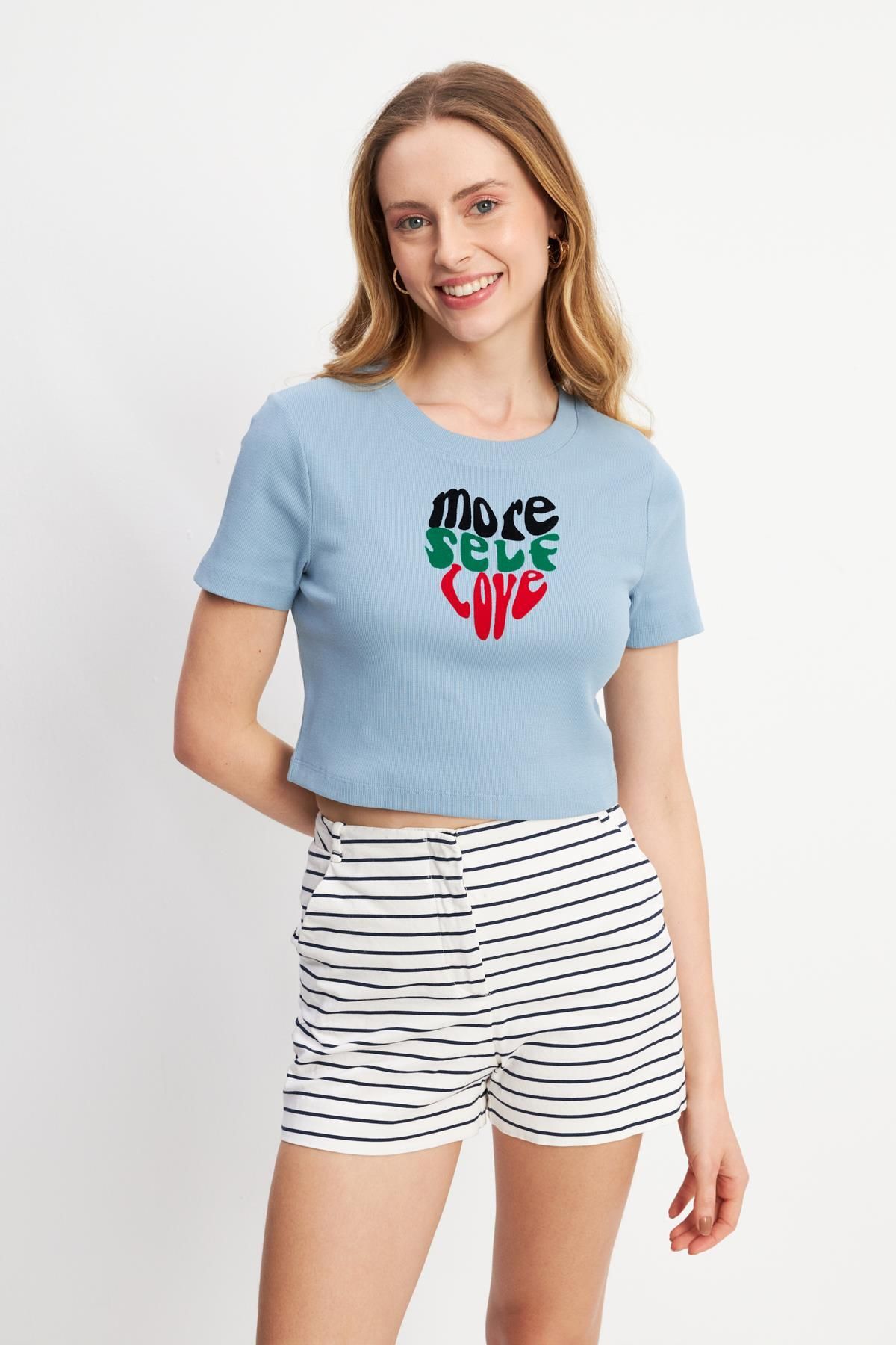 Hanna's by Hanna Darsa Kalp Desenli More Self Love Yazılı Açık Mavi Crop T-shirt