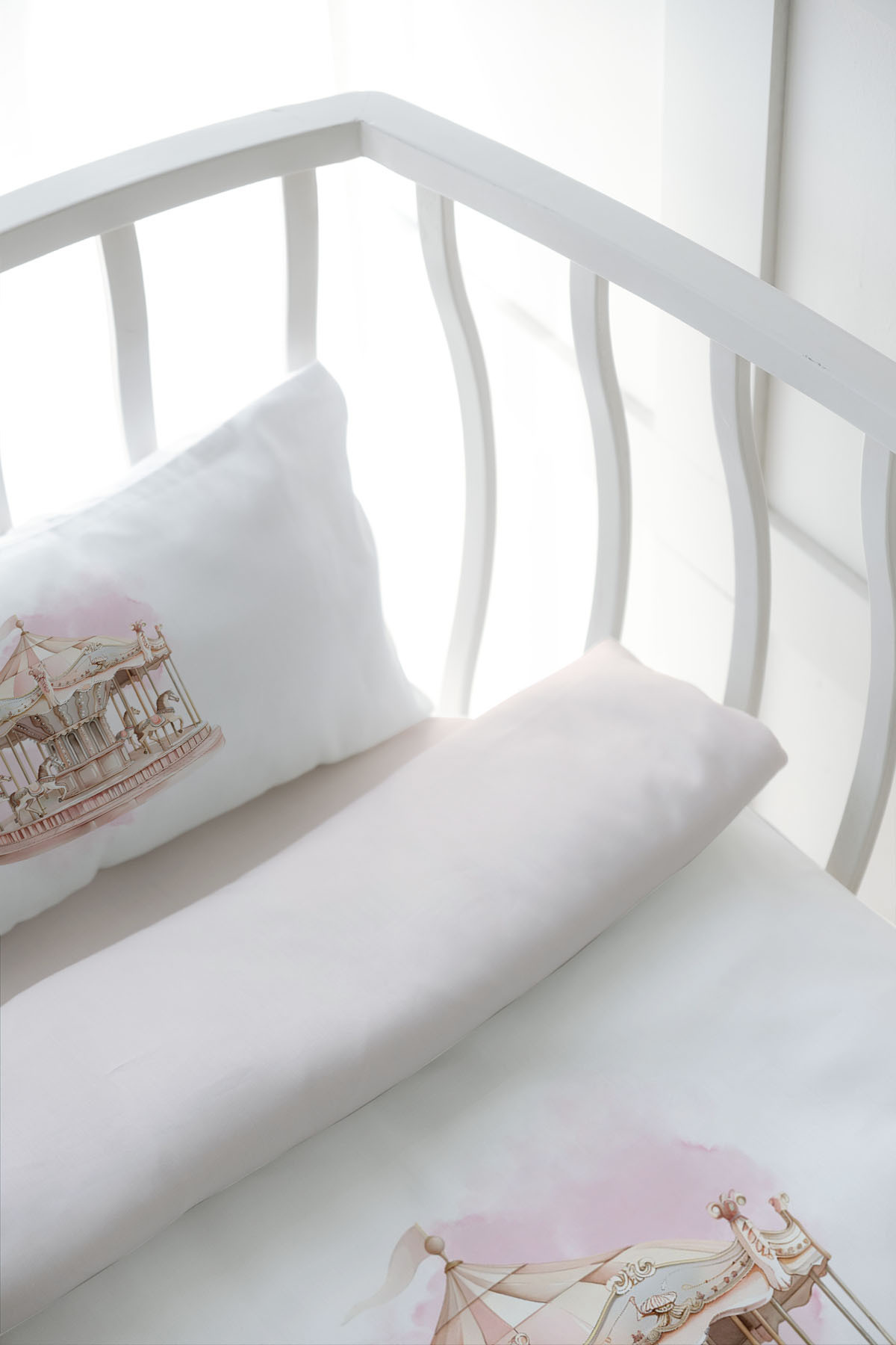 Tuğba Kuğu Park Yatak Nevresim Takımı (80x120) - Royal Series - Pink Carousel fotoğrafı 5 (önizleme)