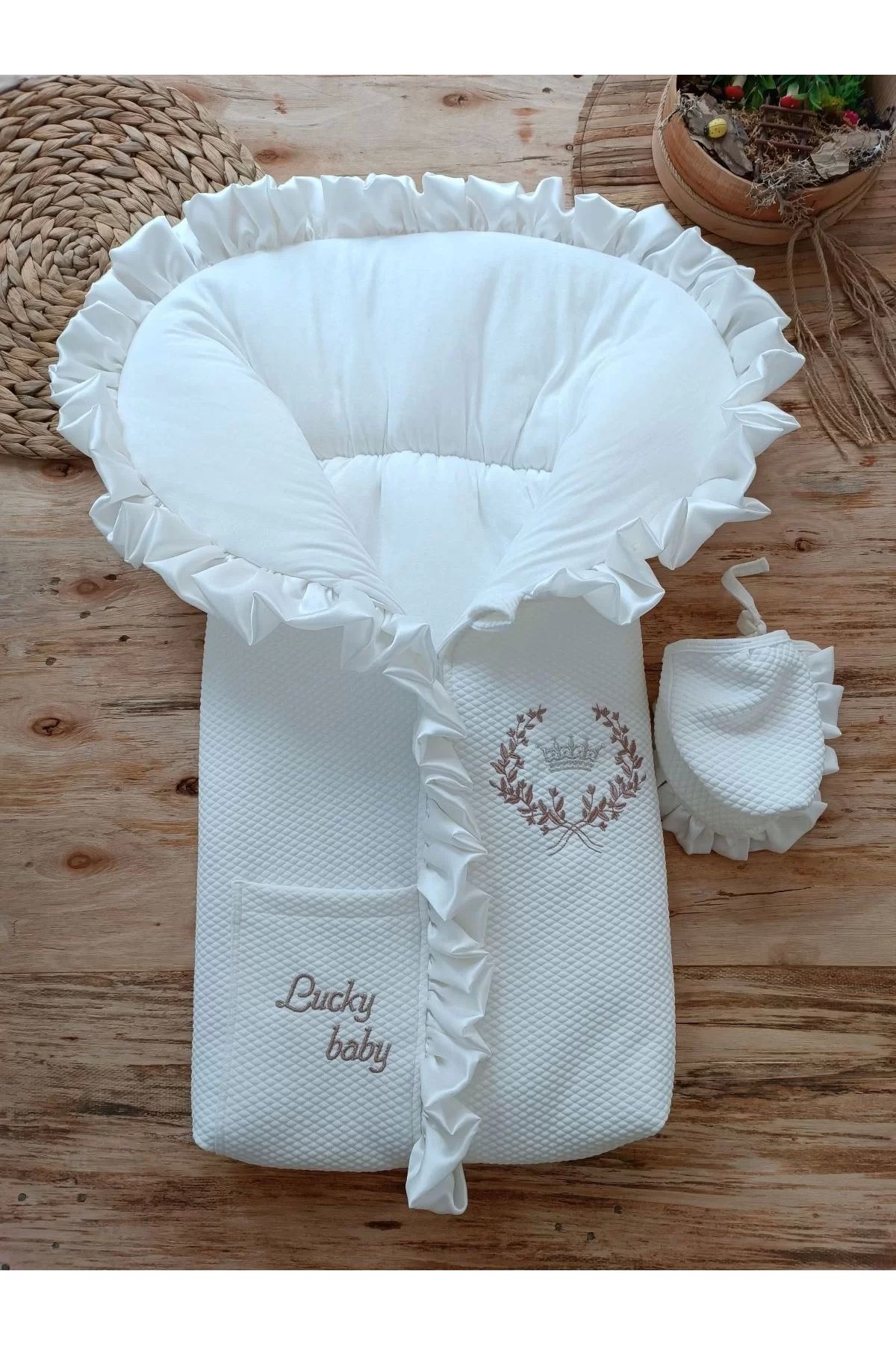 Moda Azze Yenidoğan Ultralüks Fermuarlı Ve Cepli Lucky Baby Nakışlı Bebek Battaniyesi Kundak Ekru