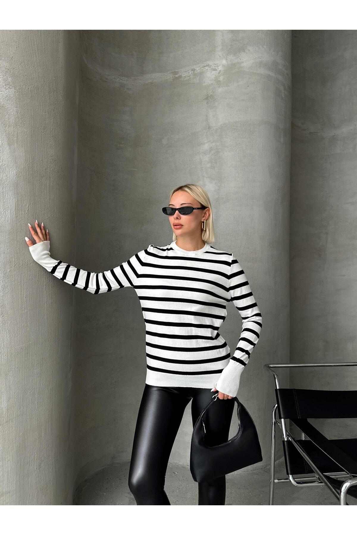 Olcay-Black Striped Crew Neck Knitwear Sweater - Ecru 8236 3