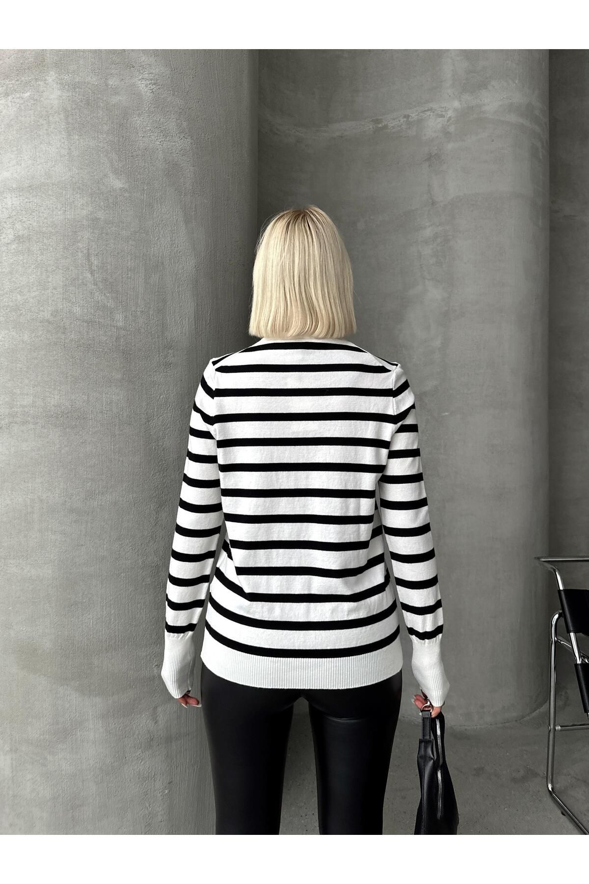 Olcay-Black Striped Crew Neck Knitwear Sweater - Ecru 8236 7