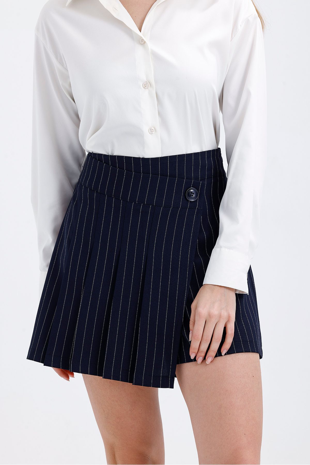 Abay-Pleated Line Pattern Brand Short Skirt 5