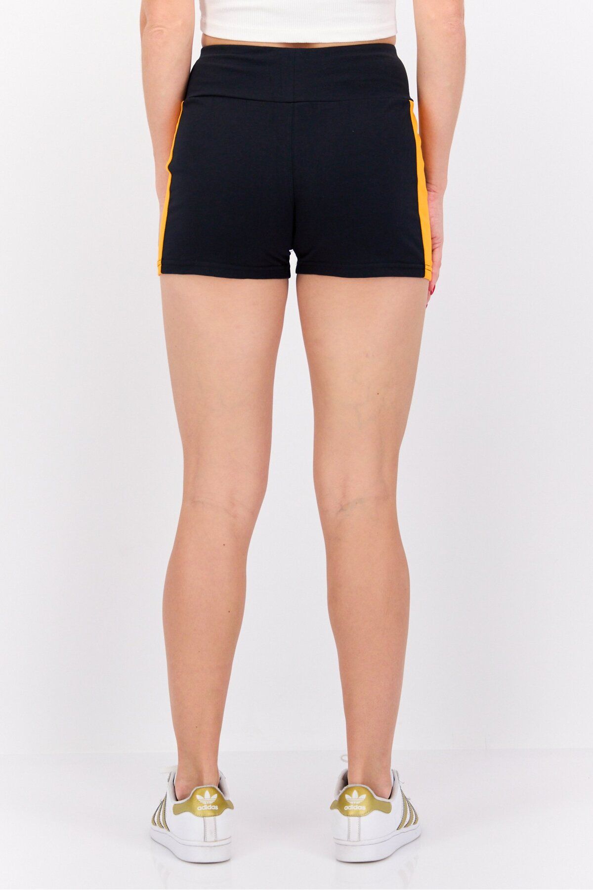 Ellesse-Women Brand Logo Basic Shorts, Black 4