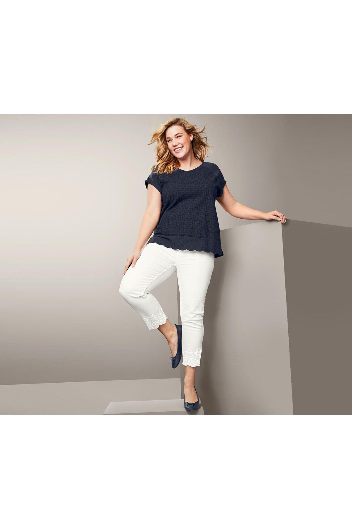 Tchibo-Women Regular Fit Plain Capri Jeans, White 2