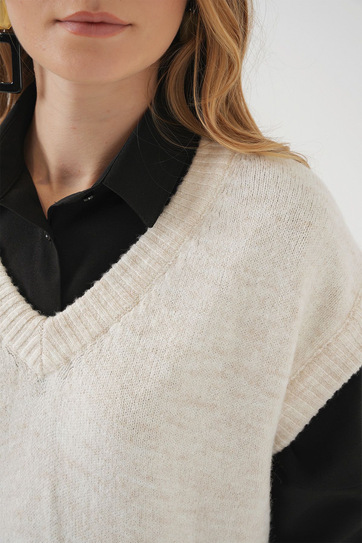 Bigdart-Ecrufarbener Strickpullover mit V-Ausschnitt – 15914 5