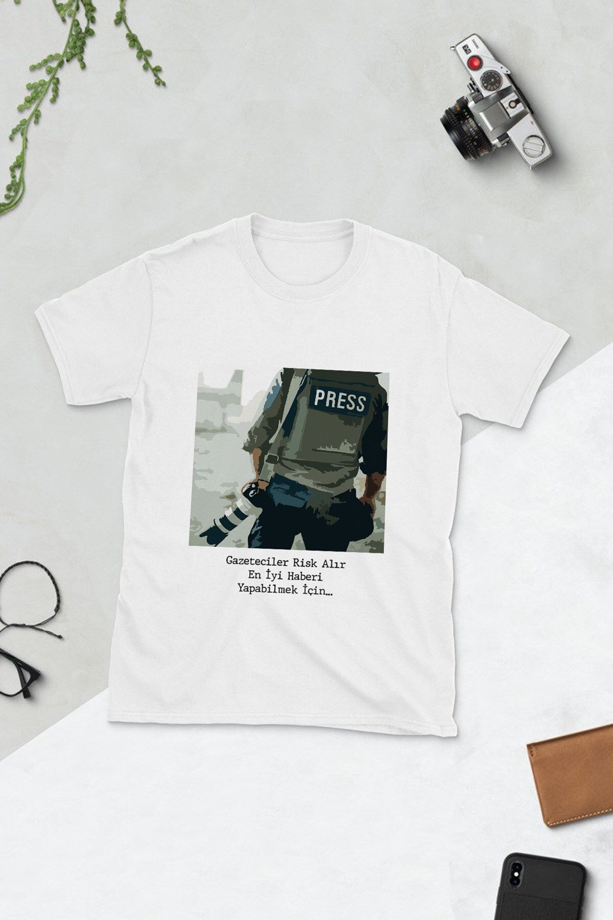 Yaprak Hediyelik Gazeteciler ve Basın Bayramı Tasarımlı Tshirt