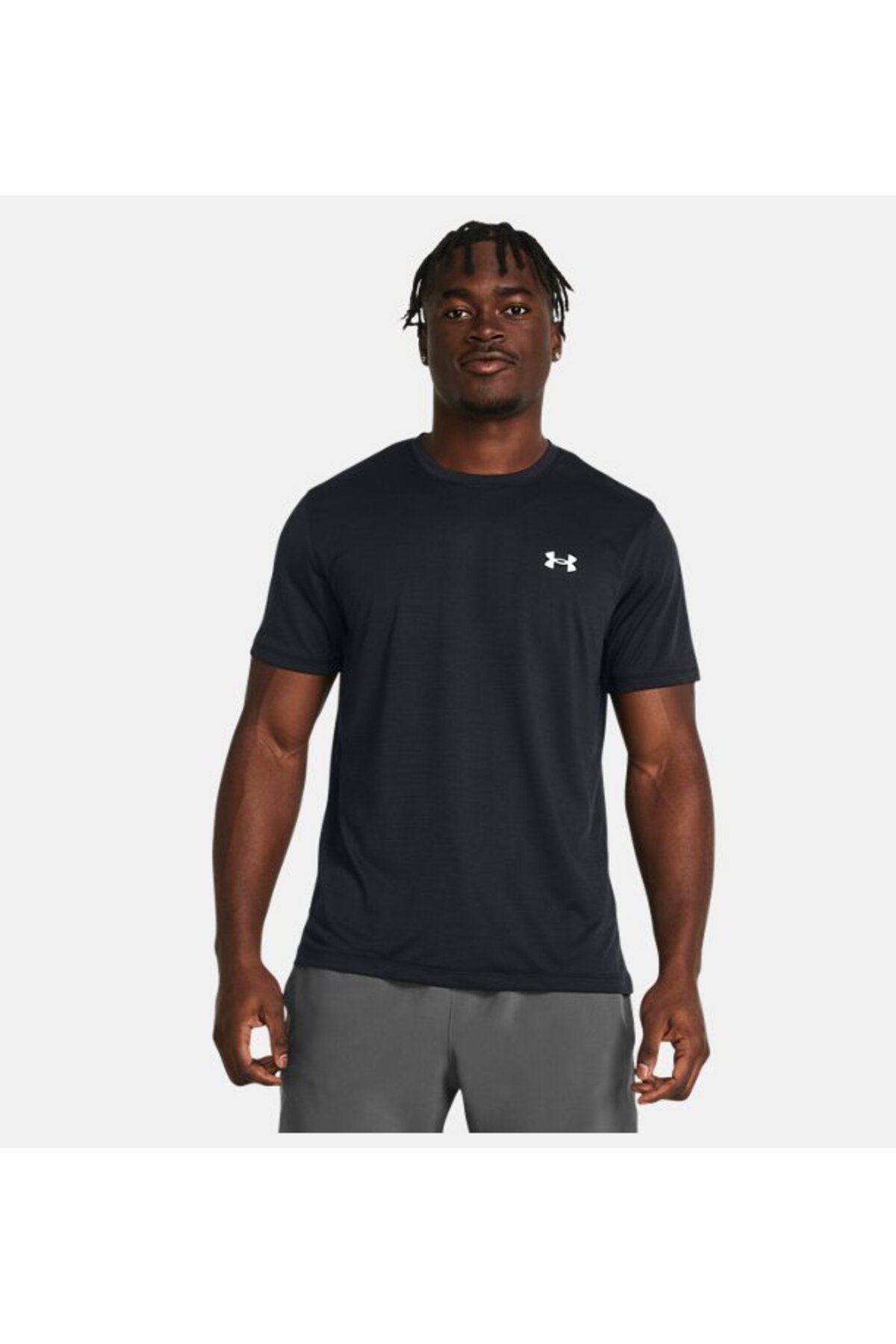 آندر آرمور تی‌شرت آستین کوتاه مردانه طرح UA مدل Launch کد ۱۳۸۲۵۸۲-۰۰۱