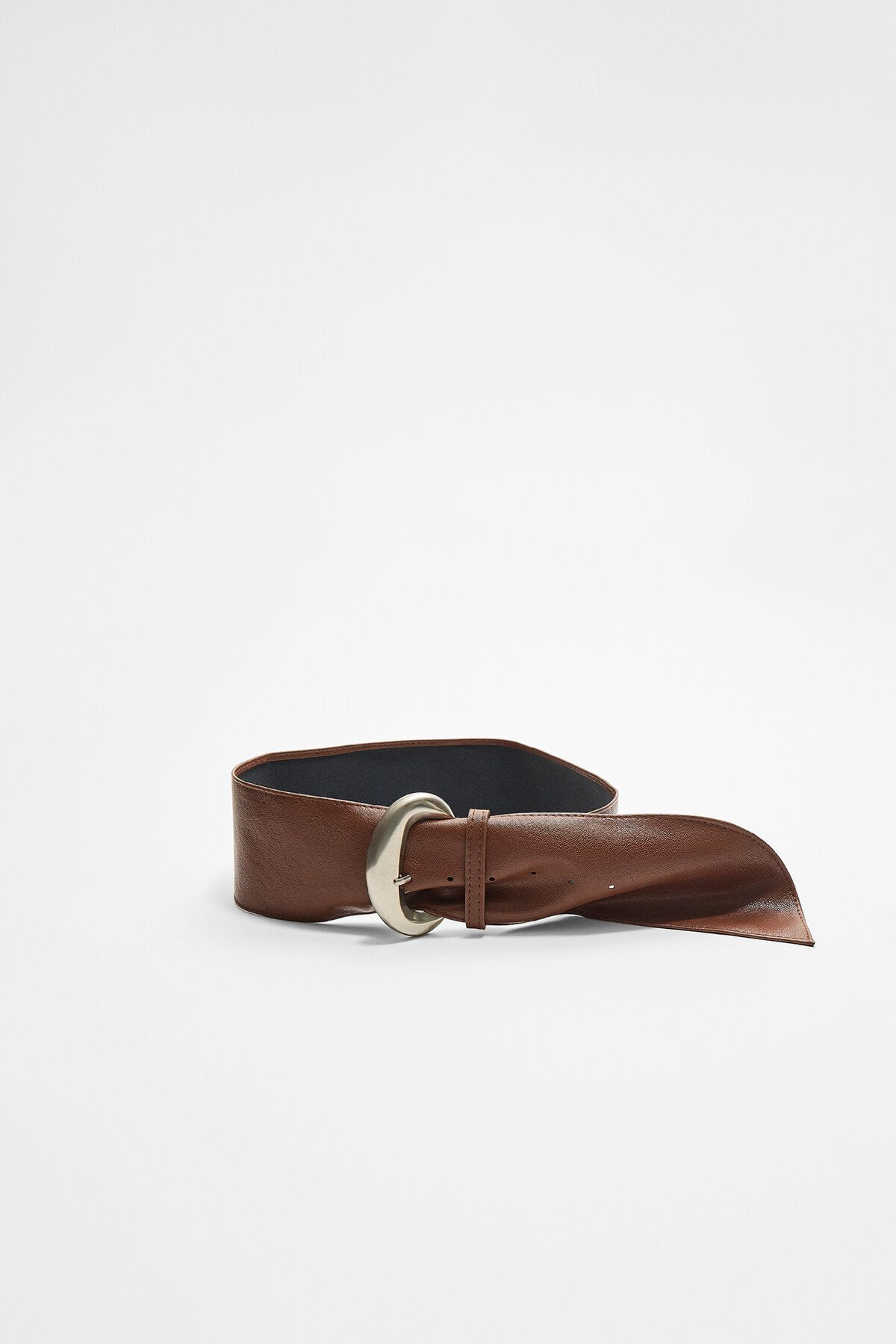 کمربند عریض با سگک نیم‌دایره‌ای Stradivarius