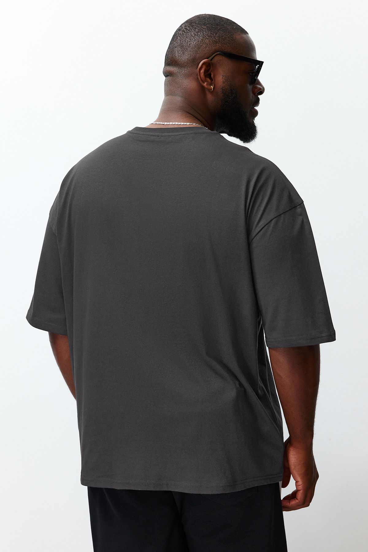 Trendyol Collection-Übergroßes T-Shirt mit Zitronenmuster und Rundhalsausschnitt – Anthrazit TMNSS25BF00002 3