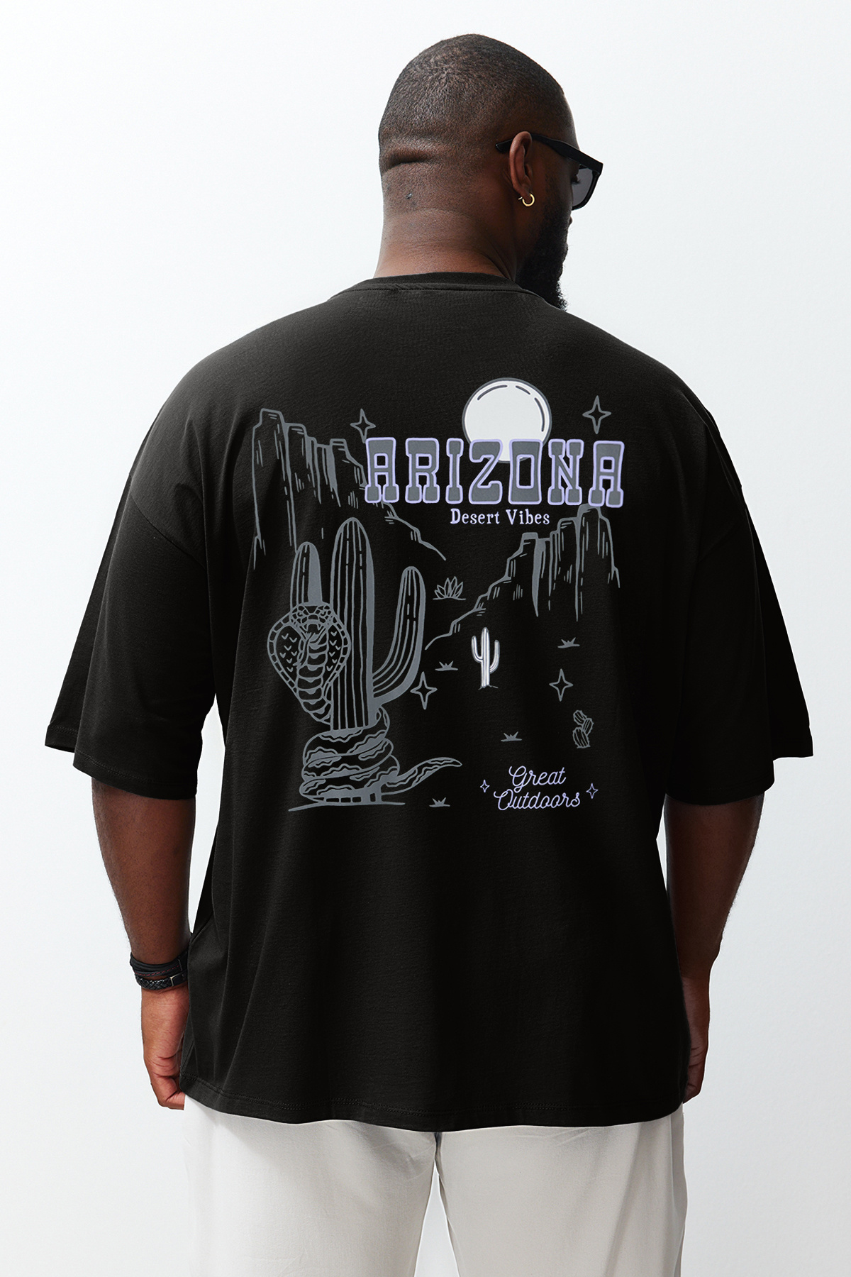 Trendyolmilla Man Siyah Oversize/Geniş Kesim Bisiklet Yaka Kısa Kol Sırt BaskılıBüyük Beden T-Shirt TMNSS25BF00003
