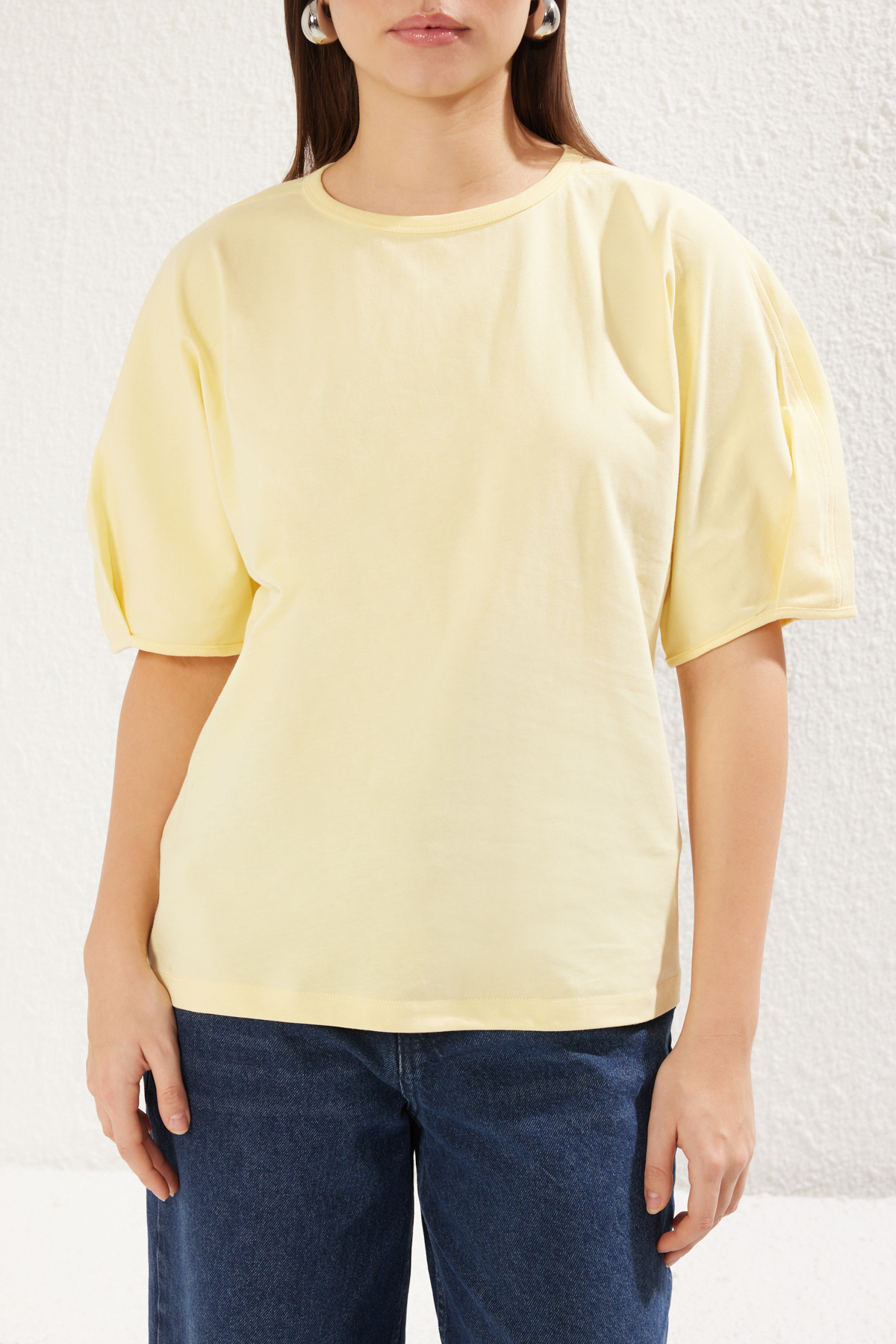 Trendyolmilla  Açık Sarı %100 Pamuk Balon Kol Oversize/Geniş Kesim Örme T-Shirt TWOSS25TS00041 - Görsel 3