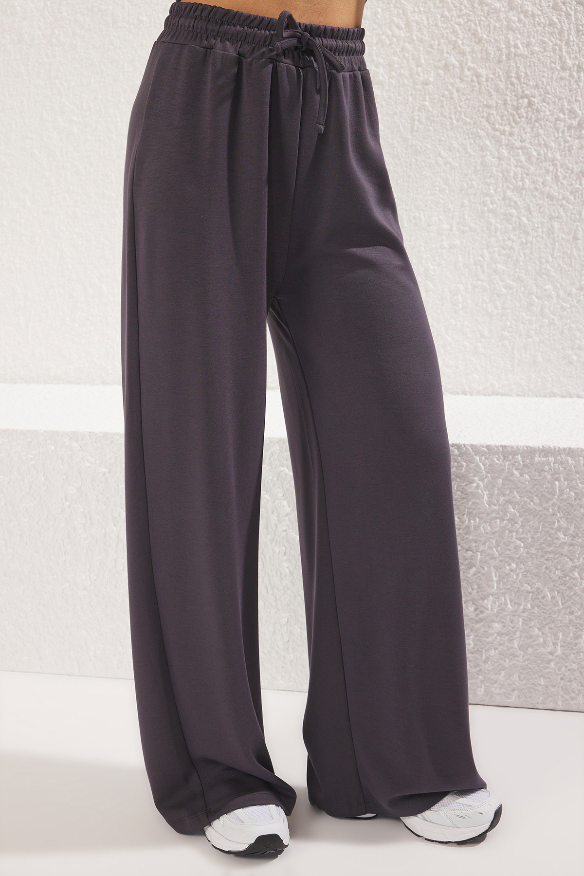 Trendyolmilla  Antrasit V yaka Oversize/Geniş Kalıp Örme Alt-Üst Takım TWOSS25AU00012 - Görsel 4