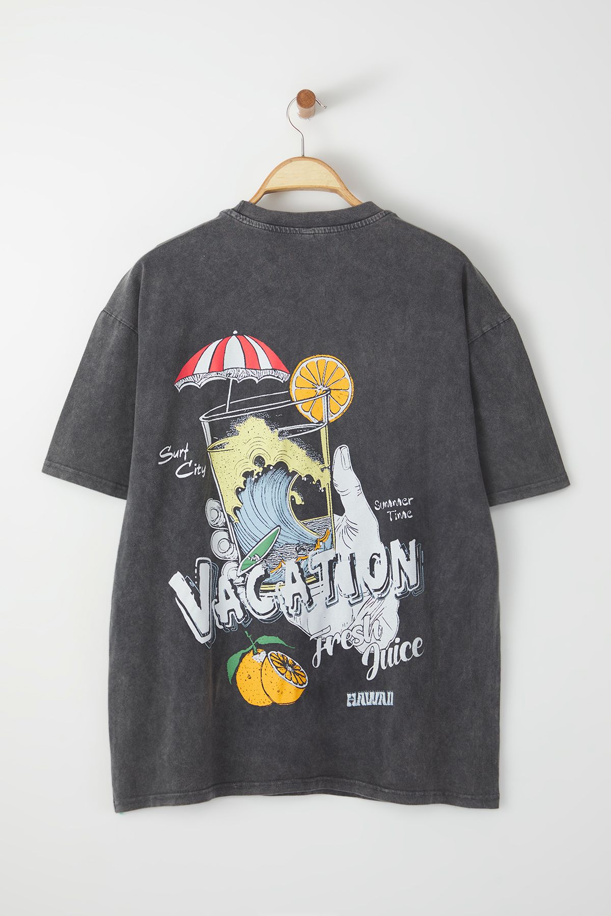 Trendyol Collection-Anthrazitfarbenes, übergroßes/breit geschnittenes, blass bedrucktes, dickes T-Shirt aus 100 % Baumwolle TMNSS25TS00015 6