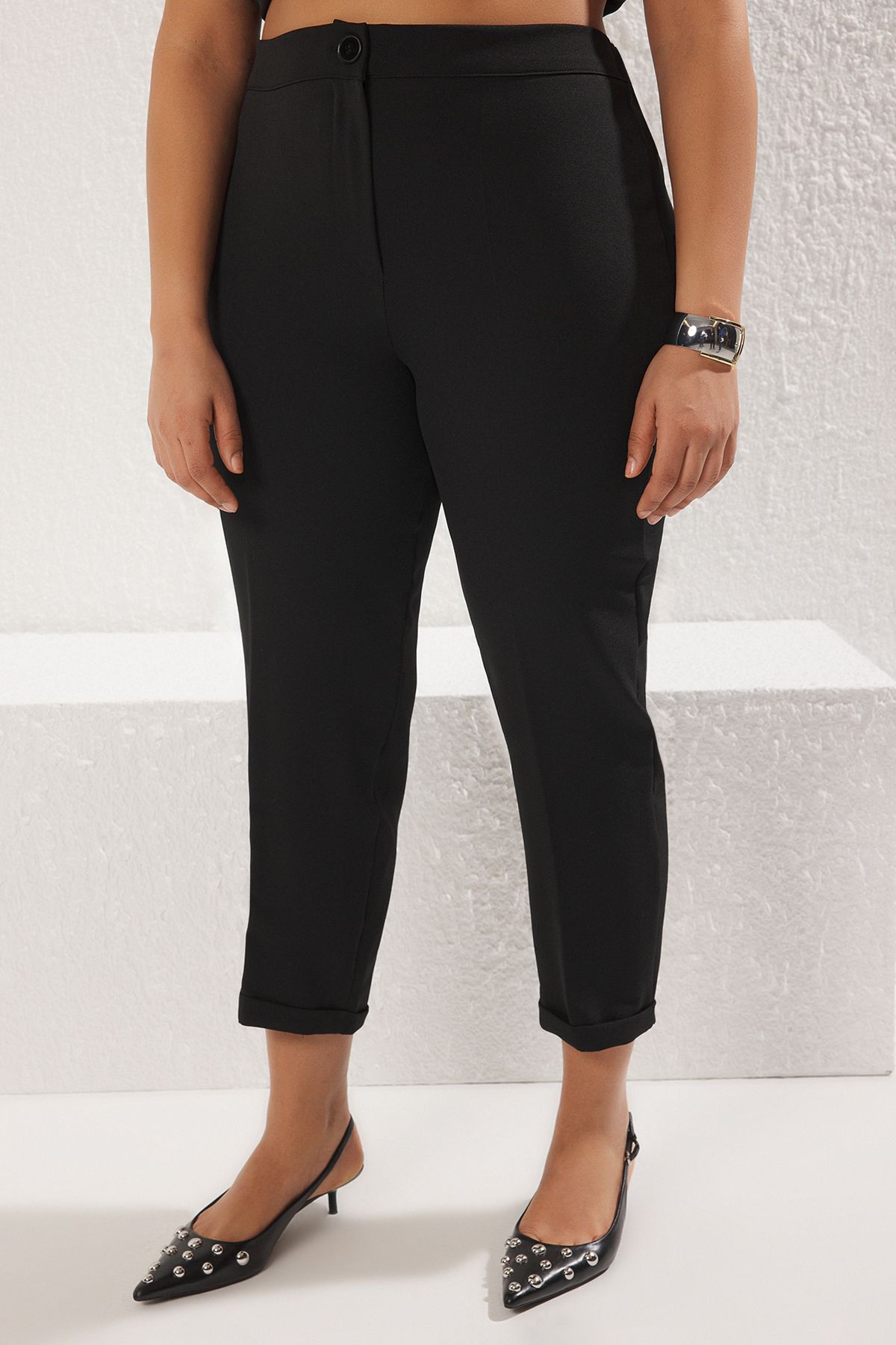 Trendyol Curve-Plus Size Black Cigarette Pants - Elastic Back and Zipper Tbbss25Ar00006 3