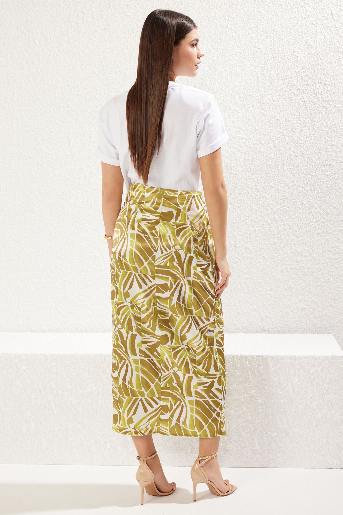 Trendyol Collection-Satin-Midi-Webrock – Khaki-Farbe mit Bindedetail vorne, zweireihiger Verschluss TWOSS24ET00128 5
