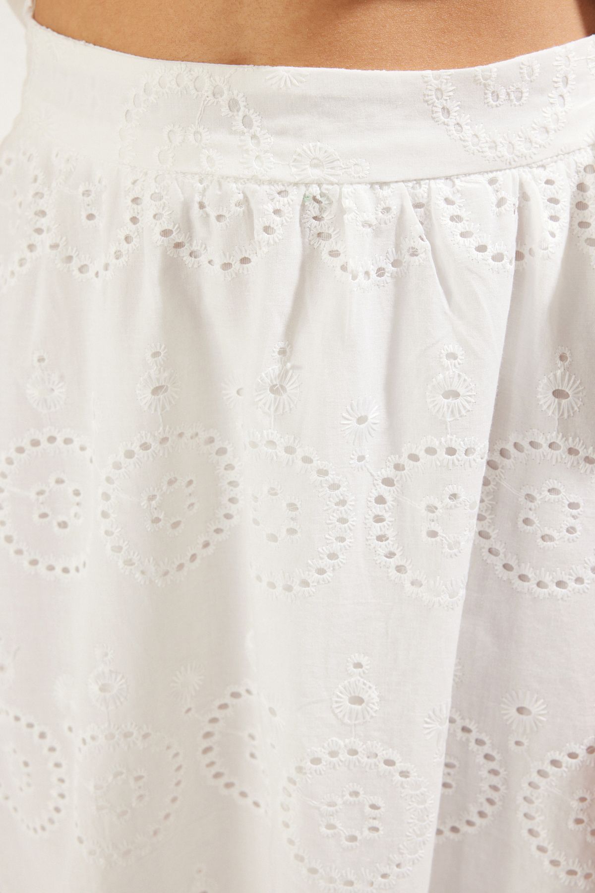 Trendyol Collection-Fusta țesătă lungime maxi din țesătură brodată cu broderie albă TWOSS25ET00028 6