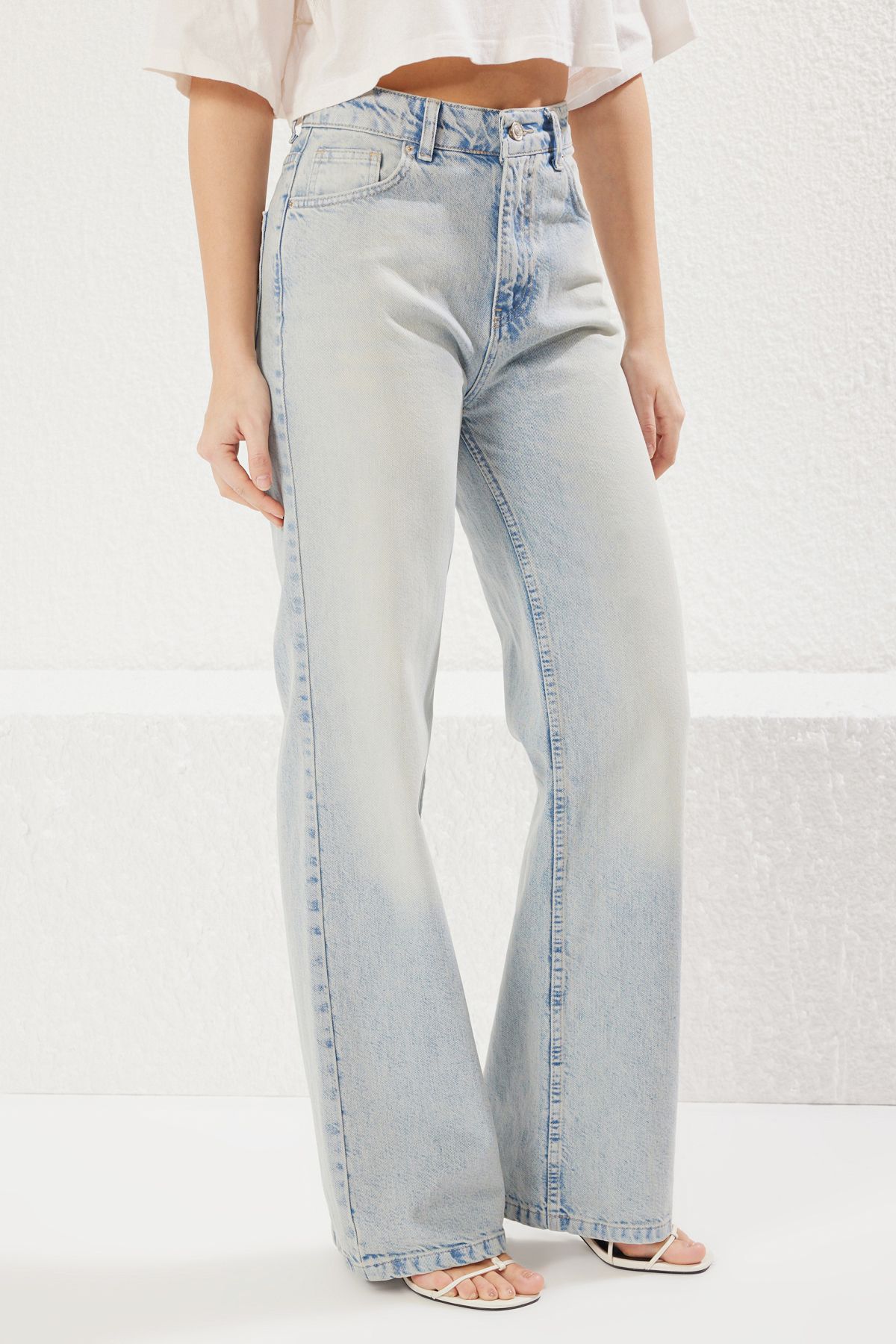 Trendyol Collection Jasnoniebieskie Jeansy Premium Z Wysokim Stanem I Szerokimi Nogawkami Twoss25je00089 Kobieta - 36