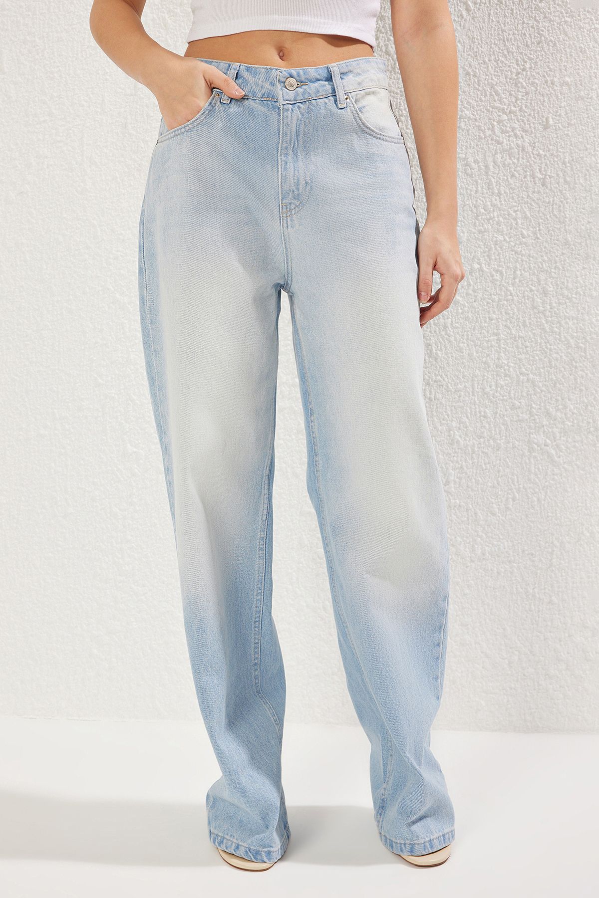 Trendyol Collection Niebieskie Jeansy Z Niskim Stanem I Szerokimi Nogawkami Twoss25je00178 Kobieta - 34
