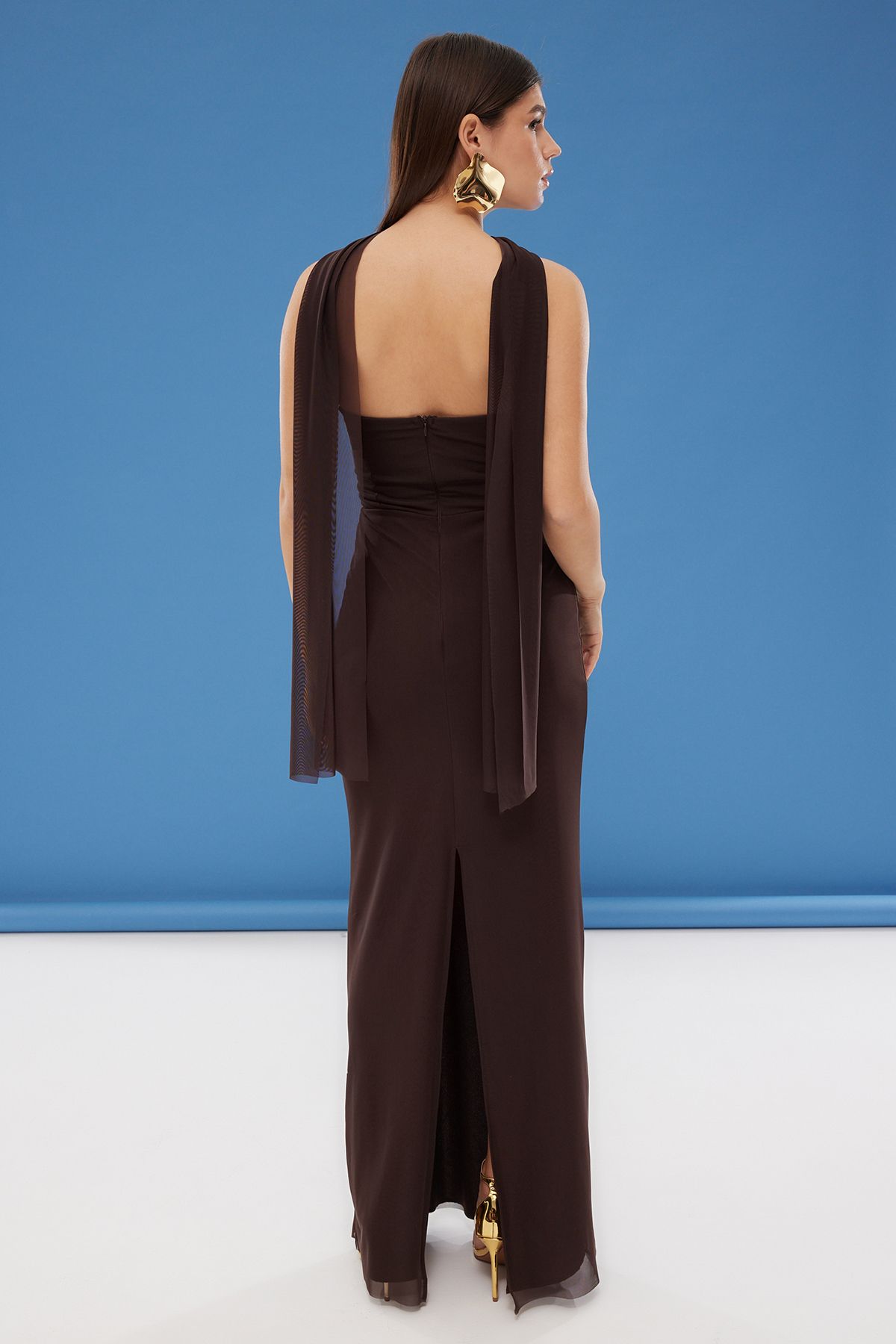 Trendyol Collection-Braunes Maxi-Abendkleid aus Tüll mit Schal und gestricktem Abschlussballkleid TPRSS25AE00056 5