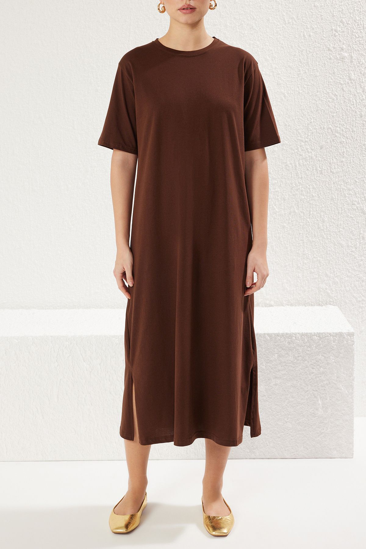 Trendyol Collection-Rochie tricou tricotată midi, maro închis, 100% jerseu simplu, cu mânecă scurtă TWOSS25EL00465 3